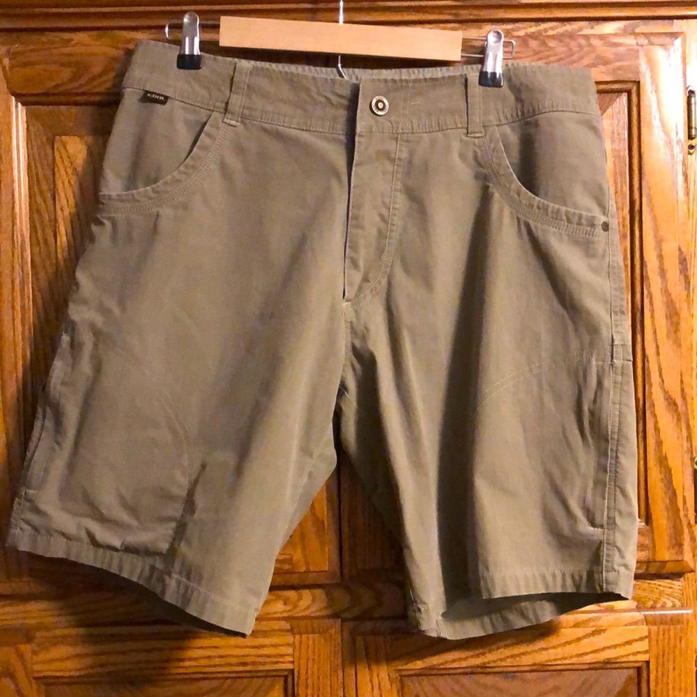 Kuhl hiking shorts, size 35. Inseam 10”. No flaws and no stains. Worn once.